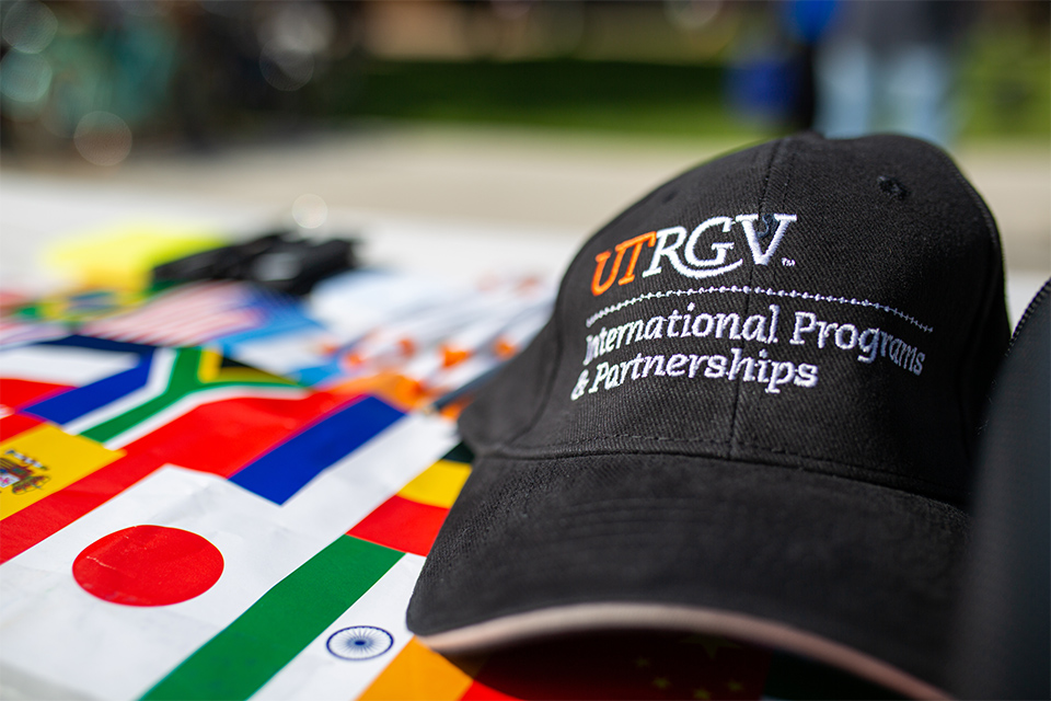 UTRGVNewsroom's tweet image. Four UTRGV faculty have been named Fulbright U.S. Scholars for 2025–2026 — a record year for global engagement! 🌍✈️
They're headed to Spain, Brazil, Vietnam & Mexico to represent UTRGV on the world stage.
➡️ utrgv.news/FacultyFulbrig…
#UTRGV #Fulbright #UTRGVGlobal