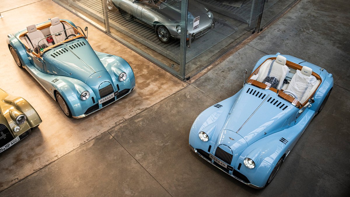 A timely delivery as two Midsummer arrive at Morgan Flaving on #MidsummerDay. Two of only 50 built, you are looking at a Frosted Glass Blue commission, featuring a tall windscreen, and a striking Caribbean Blue low screen commission. 

#Morgan #Midsummer #Pininarina
