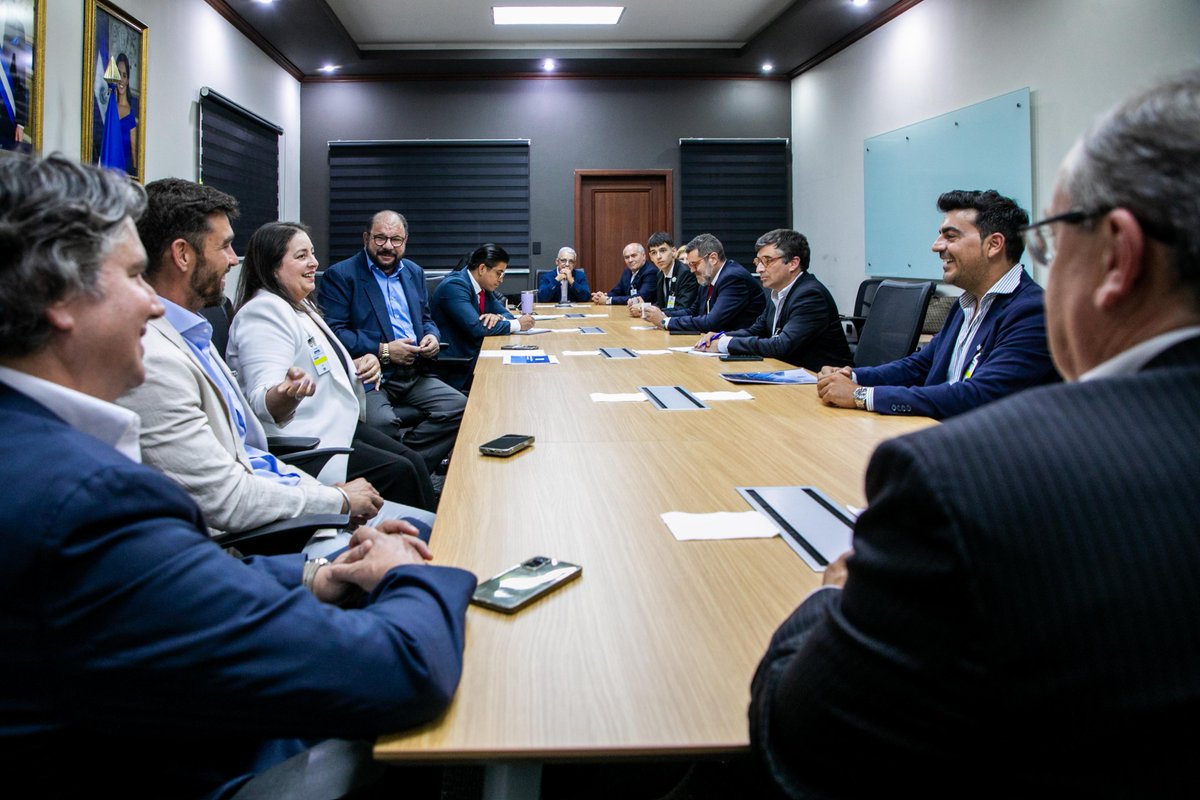 Secretaría de Comercio e Inversiones (@scomerciosv) on Twitter photo El Salvador continúa proyectándose como un destino confiable para la inversión. 🇸🇻
El secretario <a href="/MiguelKattan1/">Miguel Kattan</a> recibió a <a href="/RhinaBardi/">Rhina Bardi</a>, embajadora de El Salvador en Portugal; Filipe Vasconcelos Romão, presidente de la Cámara de Comercio Atlántico Sul, y a un grupo de empresarios El Salvador continúa proyectándose como un destino confiable para la inversión. 🇸🇻
El secretario <a href="/MiguelKattan1/">Miguel Kattan</a> recibió a <a href="/RhinaBardi/">Rhina Bardi</a>, embajadora de El Salvador en Portugal; Filipe Vasconcelos Romão, presidente de la Cámara de Comercio Atlántico Sul, y a un grupo de empresarios