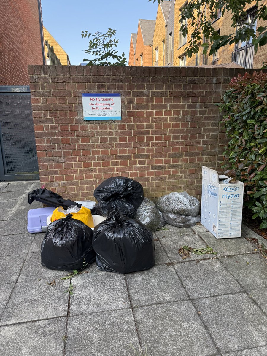 Food4Lan's tweet photo. @SouthernHsg_UK fly tipping on Dowding Drive SE9, Kidbrooke. Been there over a week. 
Properties owned by Southern Housing https://t.co/83mrJqPtR2