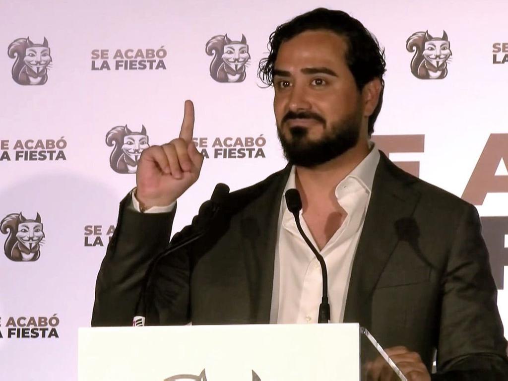 El ultraderechista Alvise ganaba 23.000 euros al mes y se llevó más de 750.000 euros en donaciones y pagos de redes sociales desde 2021. Ocultó la información al Parlamento Europeo. Más de 800.000 descerebrados votaron a este tipo.