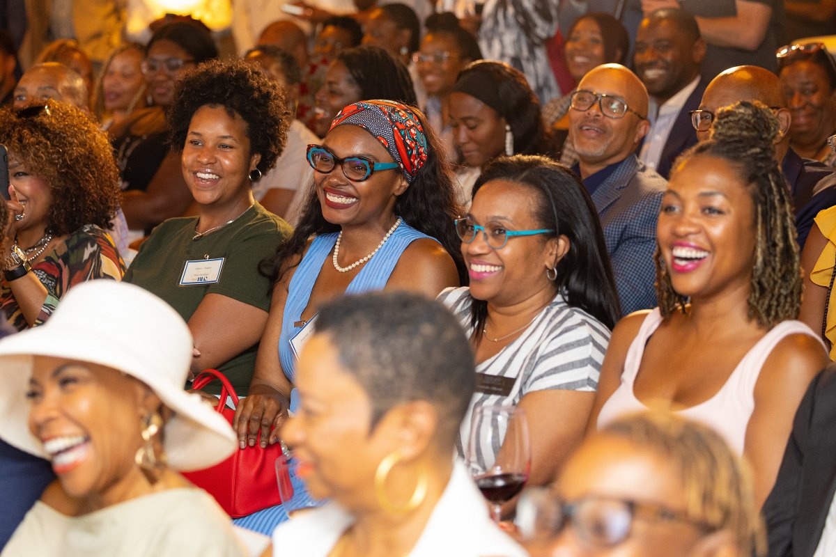 ChicagosMayor's tweet photo. Delighted to have met with Black business owners last night in River North to discuss the opportunities with and resources provided by Chicago.  Our administration is committed to supporting Black businesses and deepening the impact of Black businesses’ collective power. https://t.co/suPfsjp7Up