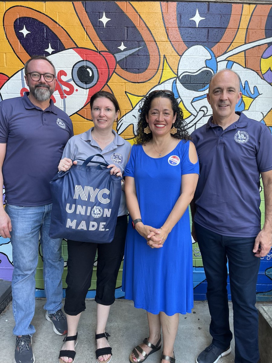 CentralLaborNYC's tweet image. Standing strong with labor champion @alexaforcouncil. Brooklyn stand up - polls are open until 9PM! 
#NYCLaborVotes