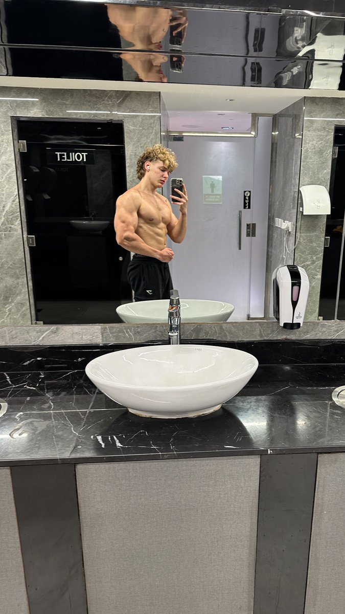 vestheticx's tweet photo. Run out of supplements, who is paying for them? DM me! https://t.co/XQ2pR7lKRT