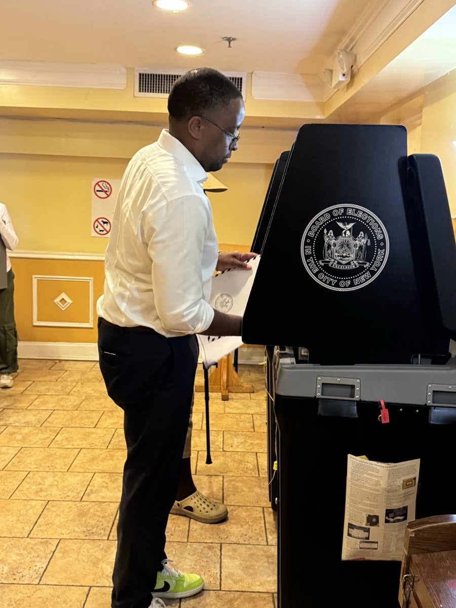 It has been the honor of a lifetime to run for Mayor of NYC.

Over the course of this campaign, I've connected with thousands of New Yorkers — in every borough.

I've shared my vision for a more affordable and safer city.

And today, there was only one thing left to do:

VOTE!