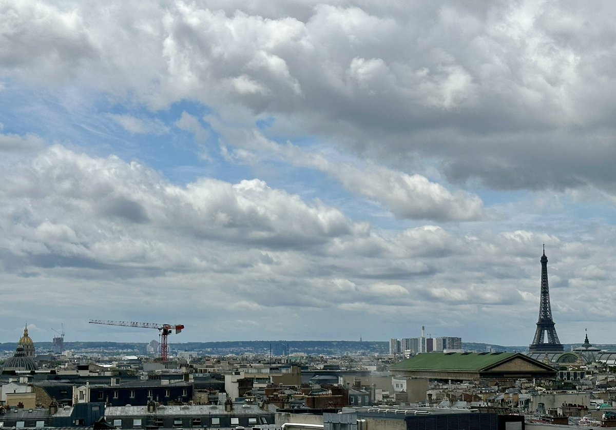 iriszeiten's tweet photo. Paris gestern Nachmittag! https://t.co/xSSqzpbeXK