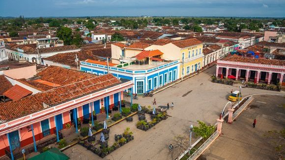 DrRobertoMOjeda's tweet photo. La bella ciudad de Remedios cumple 510 años. Es mucho más que "la 8va villa": es un lugar donde las parrandas se viven desde la cuna y la cubanía se lleva en el corazón. ¡Felicidades! #CubaEsCultura https://t.co/nbGtAEiIdZ
