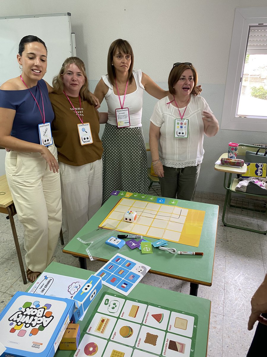 Experimentarlo para comprender el potencial de la robótica. Los profesores del colegio Juan Pablo II y la Inmaculada de Guadarrama han visto las posibilidades de los dispositivos de Infantil y Primaria del programa #CodigoEscuela4_0_Madrid.