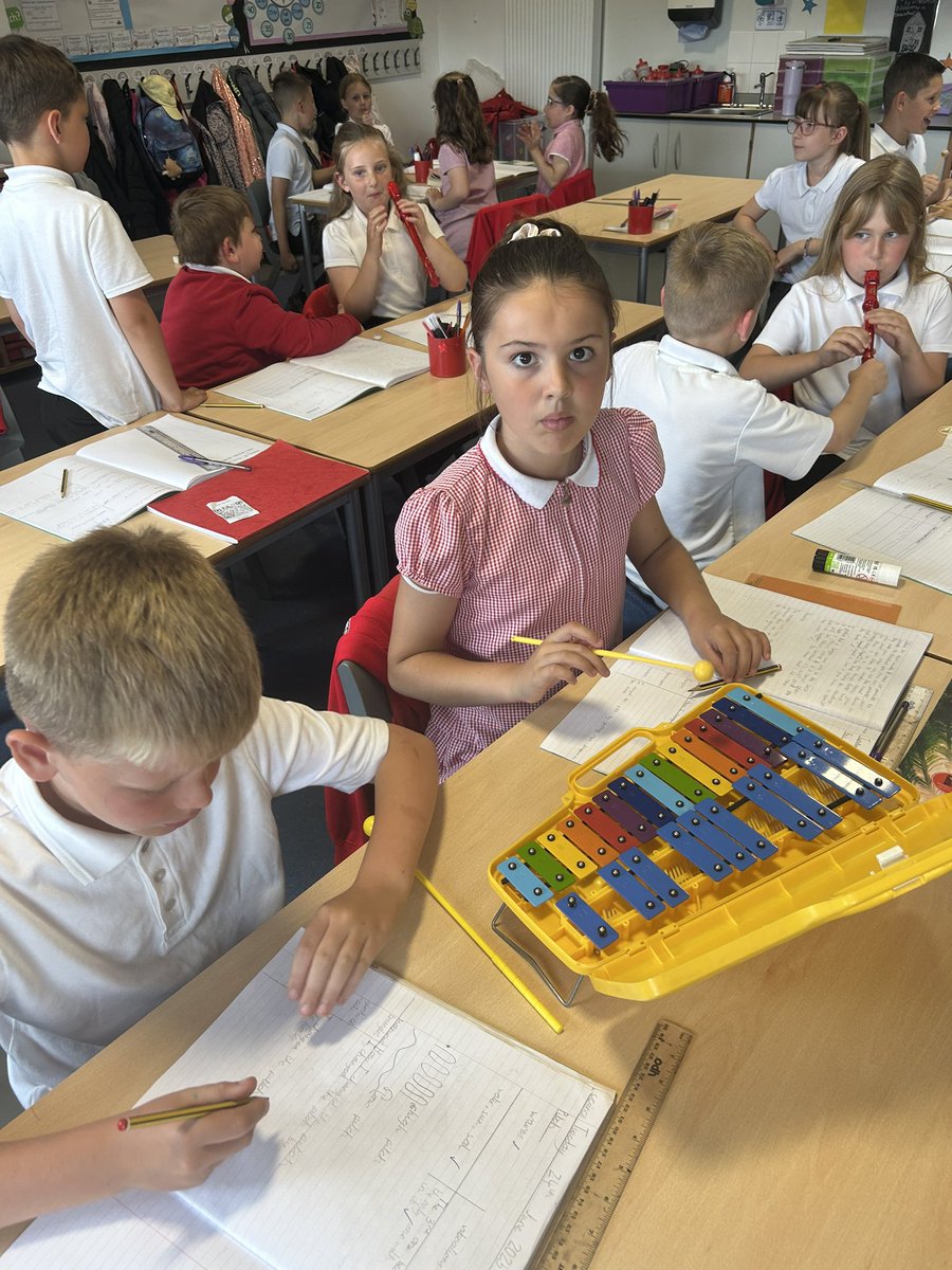 GCPYEAR4's tweet photo. In science we have been investigating how we can change the pitch of different instruments @PrimaryGreat #gcpscience #gcpmusic #DANCE #delightandjoy https://t.co/J9BIJTo5Kv
