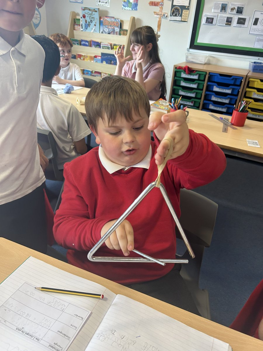 GCPYEAR4's tweet photo. In science we have been investigating how we can change the pitch of different instruments @PrimaryGreat #gcpscience #gcpmusic #DANCE #delightandjoy https://t.co/J9BIJTo5Kv
