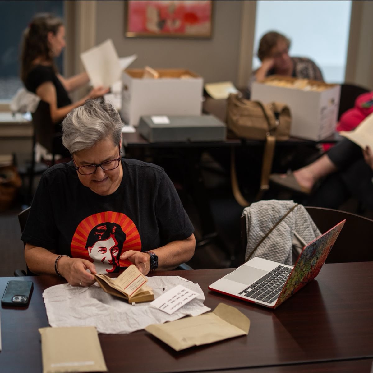 WillaCatherFdn's tweet photo. Research Our Archives! With advance notice you can arrange a visit with Tracy Tucker who will help facilitate your archival research in our extensive collections here at the National #WillaCather Center! CONTACT: ttucker@willacather.org 📕 https://t.co/8LFOFLTtkK #TuesdayTreasure https://t.co/6wsfhHXN6t