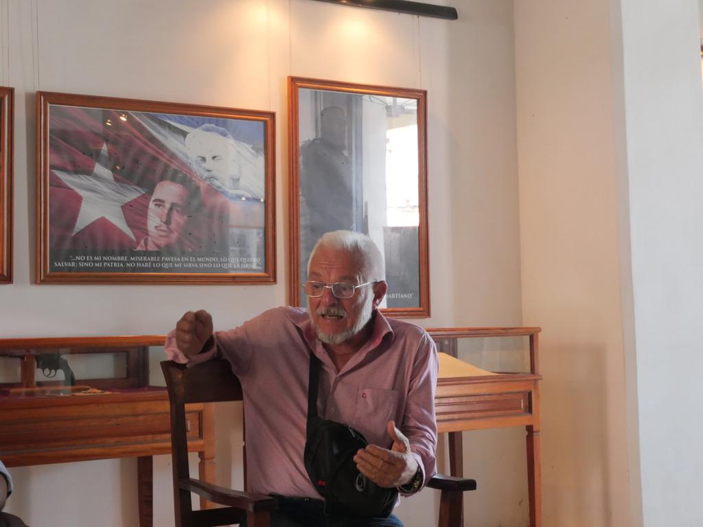 La Unión de Periodistas de Cuba en #Holguín inició a una serie de actividades en conmemoración del centenario del natalicio de Fidel Castro, con la presentación del libro "Fidel: Como una espada reluciente", a cargo de sus compiladores María Julia Guerra y Rubén Rodríguez.