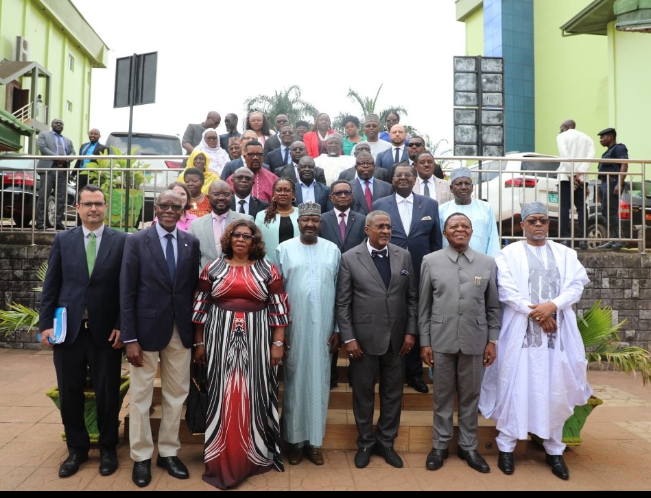 ONU Afrique centrale (@unoca_news) on Twitter photo Cameroun-Election/Assistance technique de l’<a href="/ONU_fr/">Nations Unies (ONU)</a> : le Chef <a href="/UNOCA_NEWS/">ONU Afrique centrale</a>, #AbdouAbarry, a pris part à la réunion du Comité pilotage à Mbankomo, près de Yaoundé - aux côtés du Pdt Conseil électoral #ELECAM (Enow Abrams #Egbe), du Coord. résident <a href="/UN_Cameroon/">UN_Cameroon</a> (Issa #Sanogo), etc Cameroun-Election/Assistance technique de l’<a href="/ONU_fr/">Nations Unies (ONU)</a> : le Chef <a href="/UNOCA_NEWS/">ONU Afrique centrale</a>, #AbdouAbarry, a pris part à la réunion du Comité pilotage à Mbankomo, près de Yaoundé - aux côtés du Pdt Conseil électoral #ELECAM (Enow Abrams #Egbe), du Coord. résident <a href="/UN_Cameroon/">UN_Cameroon</a> (Issa #Sanogo), etc