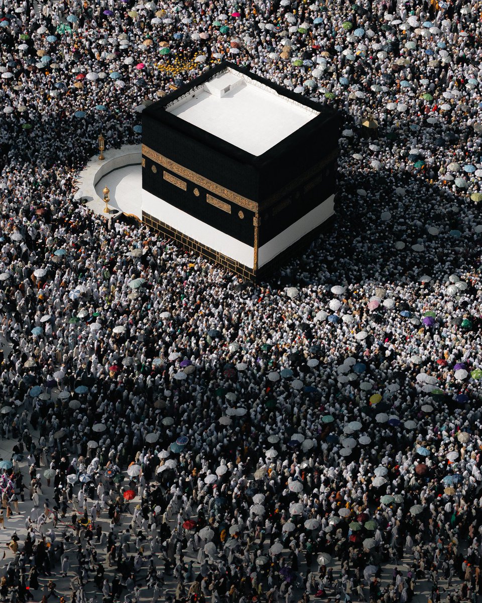 ﴿رَبِّ اجعَل هذَا البَلَدَ آمِنًا وَاجنُبني وَبَنِيَّ أَن نَعبُدَ الأَصنامَ﴾ 🤍.