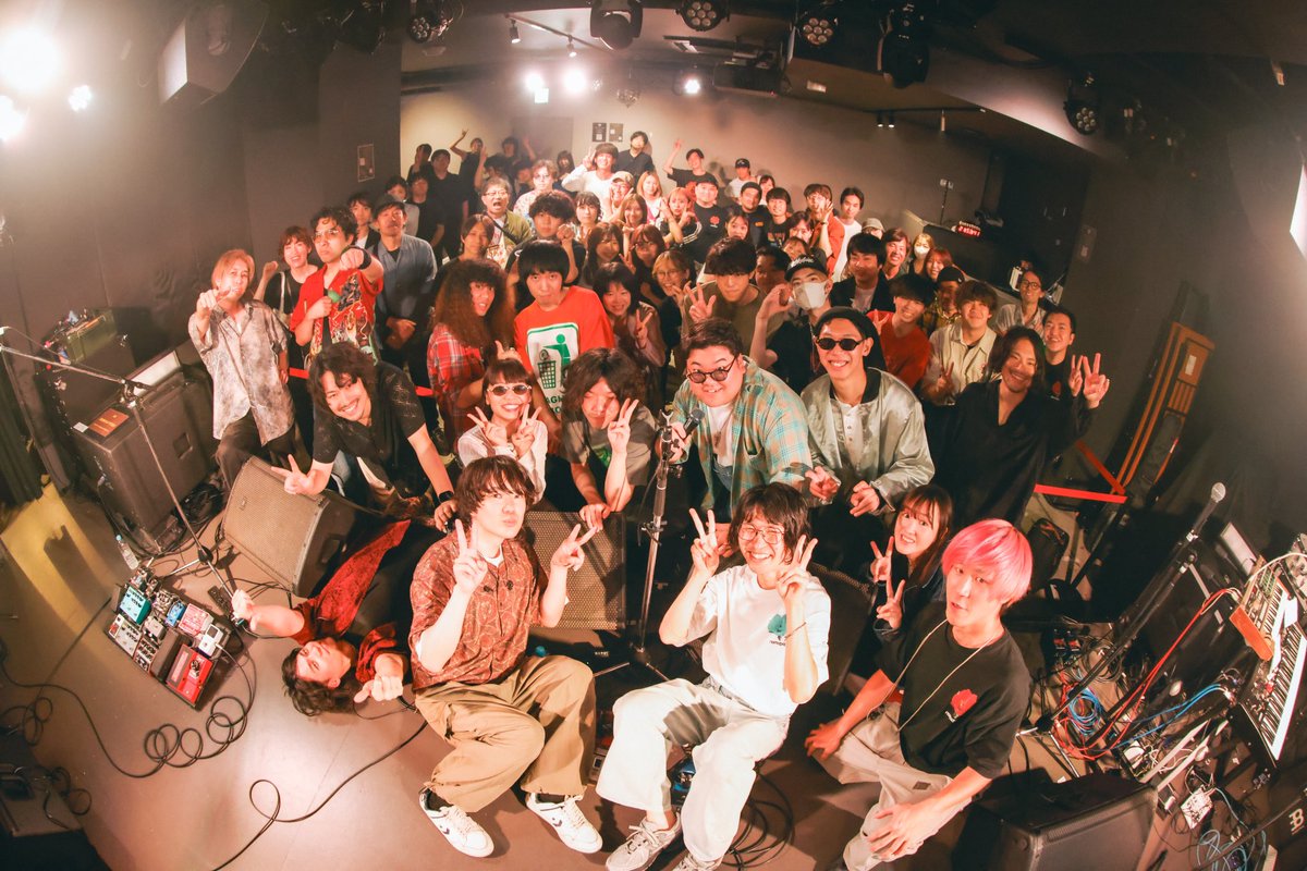 NOMADPOP's tweet photo. 🎸25.06.24 "odoruyouniikiru"

❶45のセカイ
❷I was born
❸愛 Ue O
❹絶体絶メイ
❺WAになって踊レナイ
❻花レナイ
❼SHIOSAI -潮騒-
❽(wish) you were here
En：ウィーリブ

僕らだけのリズムで人生を踊っていこう。ありがとうございました！💃🕺 https://t.co/FL2PjoAbSc