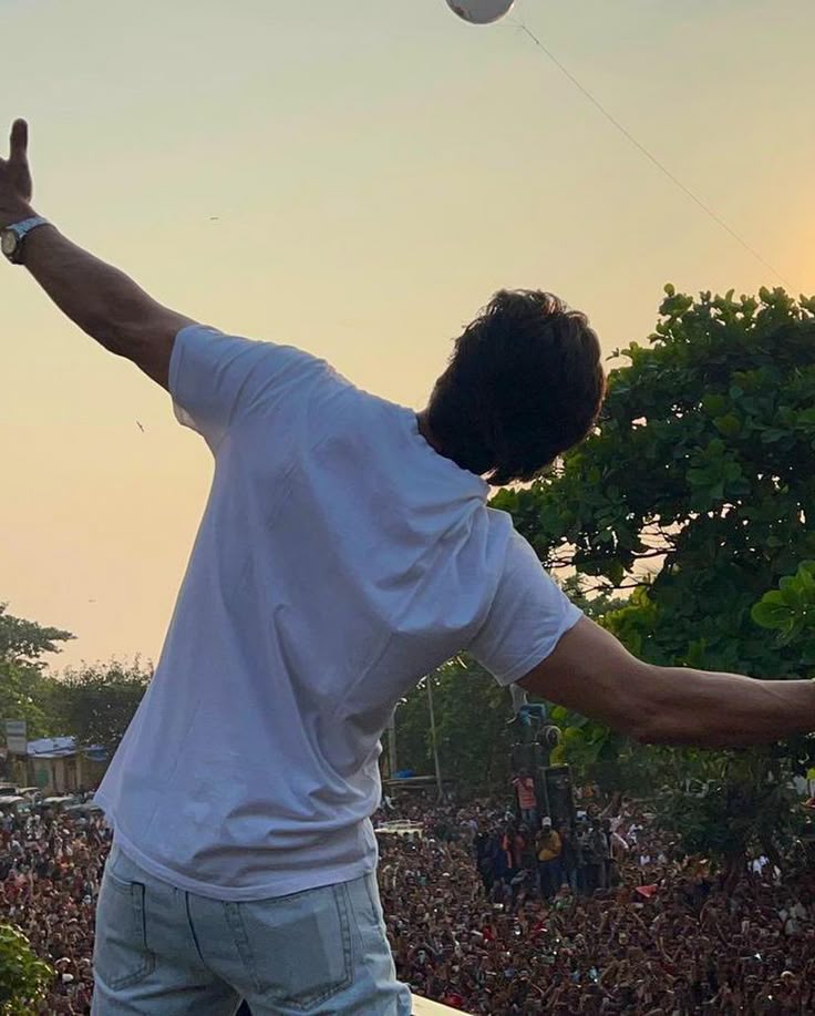 SumitJa12048264's tweet photo. He came. He saw. He conquered.
SRK isn’t just a name — he’s an emotion!👑
#ShahRukhKhan𓀠

33 YEARS OF MEGASTAR SRK https://t.co/AupZkejDNS