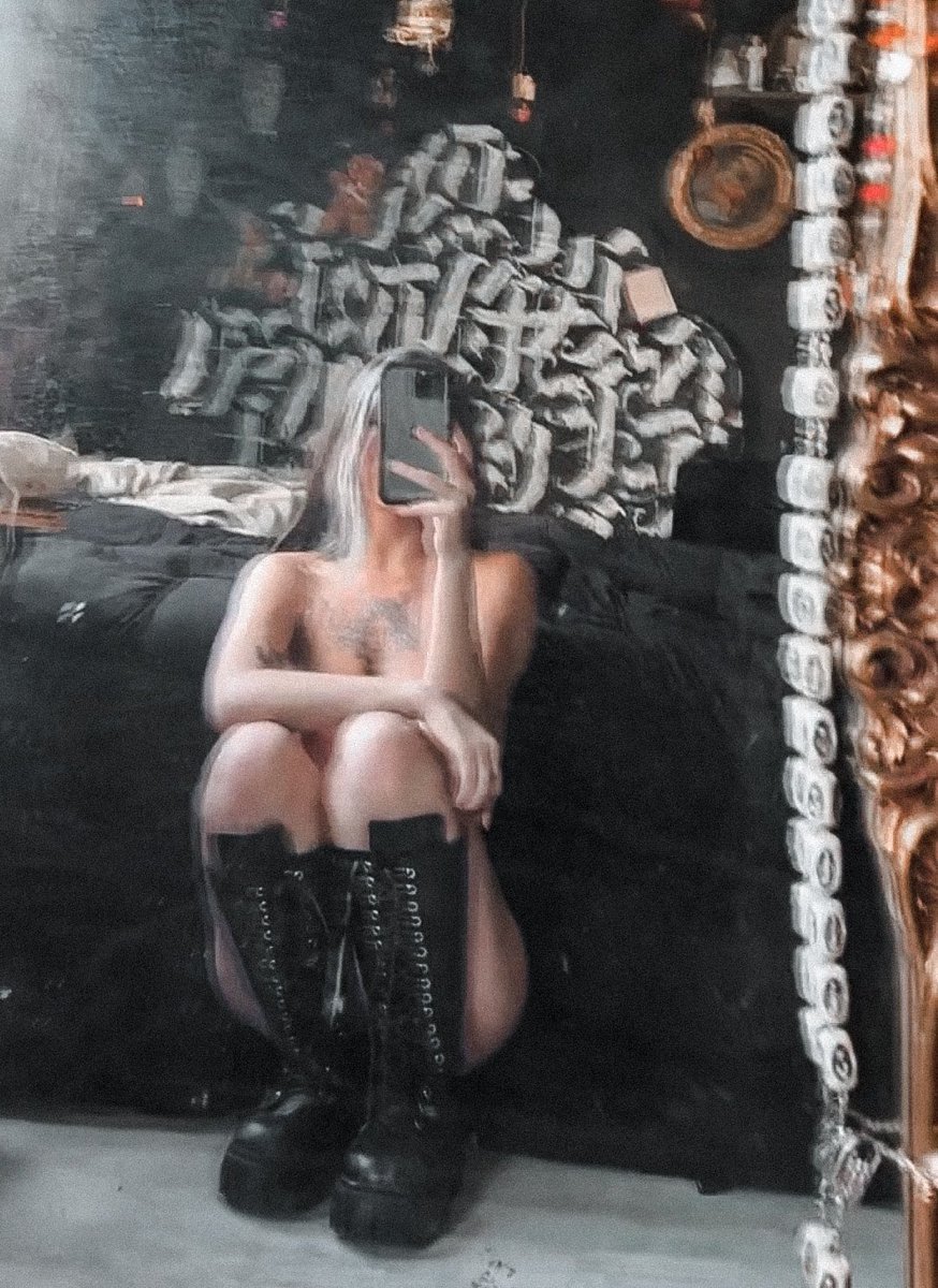 SupremeLilith's tweet photo. 🖤 https://t.co/uL6acEXbCF