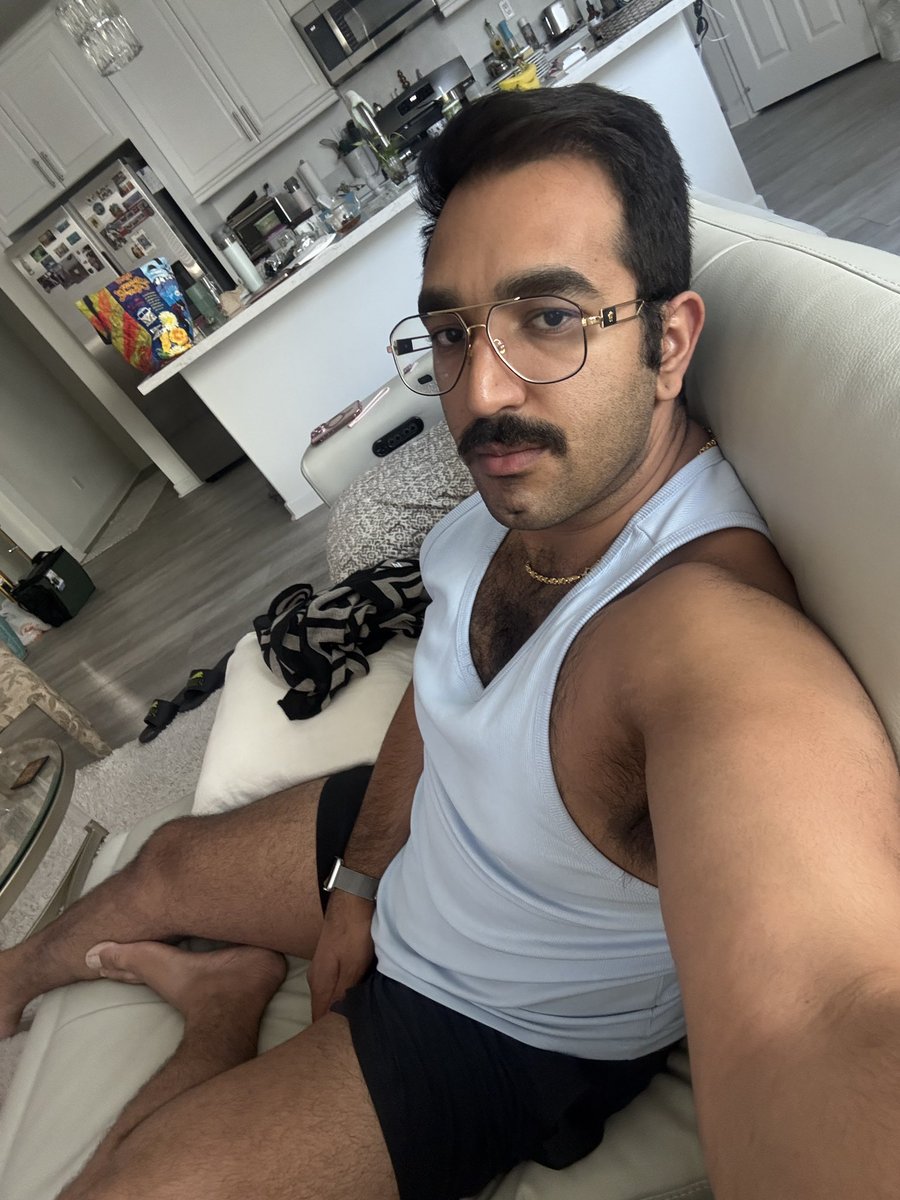 chat, does baby blue go well with brown sugar skin? 👀🙂‍↔️🤭