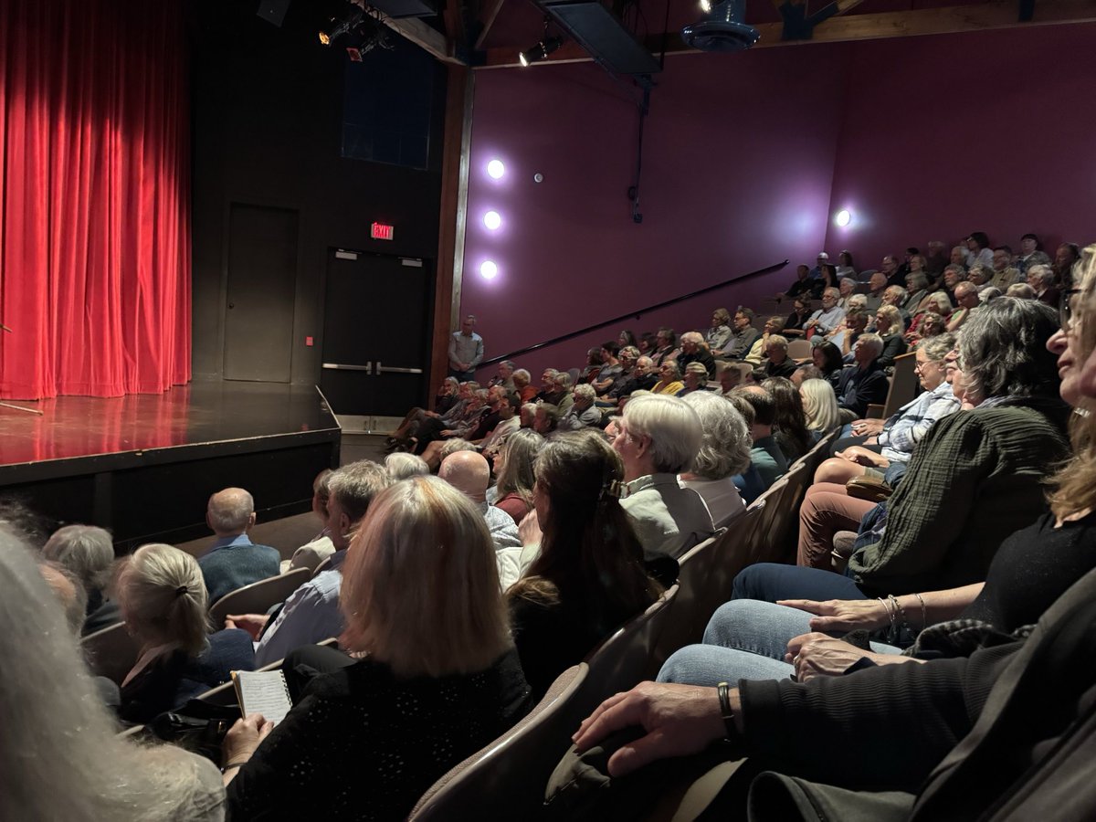 RonDeibert's tweet image. Thank you everyone who came out to the #saltspringforum for my book Chasing Shadows
I had a great time, and I was really honoured the event was moderated by Professor Lucy Suchman -- a legend!