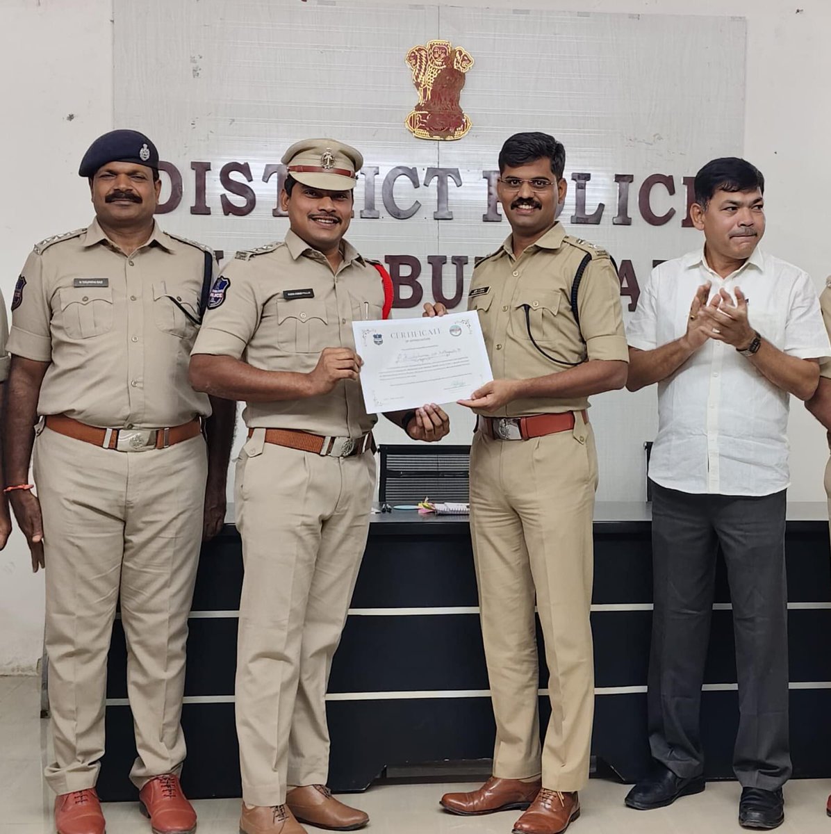 pskothaguda's tweet photo. Received appreciation from @spmahabubabad sir for good work done in Lok-adhalath ‼️
@mhbdpolice @pskothaguda https://t.co/1Ubl4KTBIZ