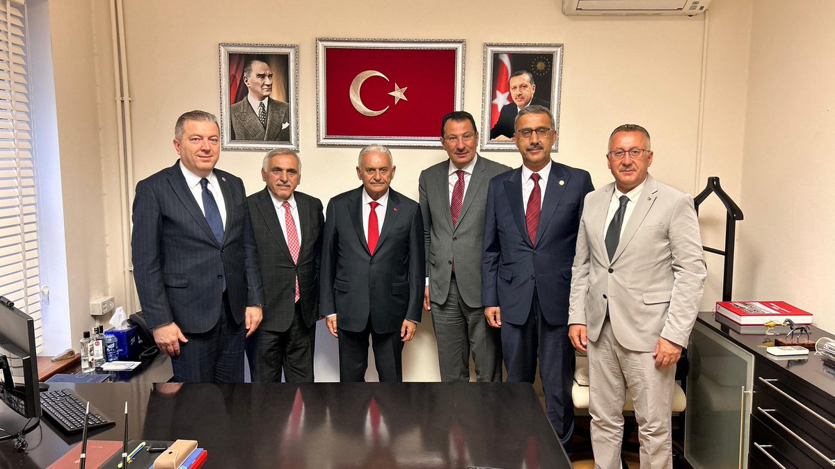 Ankara'dan, güzel bir buluşma...

Ulaştırma Bakanlığı, Başbakanlık ve TBMM Başkanlığı gibi devletimizin en önemli görevlerini hakkıyla ifa eden, ülkemize büyük hizmetleri olmuş kıymetli büyüğümüz, Türk Devletleri Teşkilatı (TDT) Aksakallılar Heyeti Başkanımız Binali Yıldırım, AK