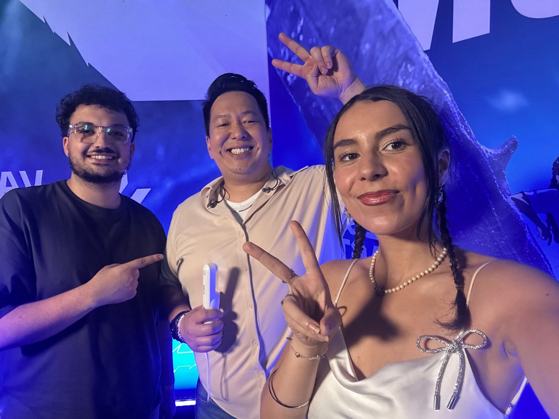 Samsokuun's tweet photo. Je me suis tellement amusé sur les Masters de Toronto!!
C’était mon premier event et c’était juste incroyable!
C’était trop bien d’être de l’autre côté du monde avec de superbes personnes.
Merci encore à @WiPRenaud et @riotgames pour l’invitation!🫶🏽 https://t.co/tzv9yWxuyV