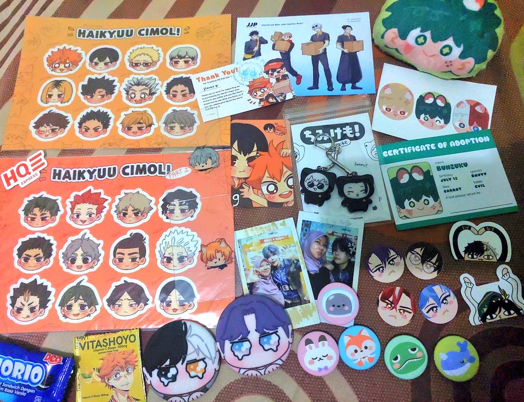 hawa1601's tweet photo. Jajan dan bbrp freebies di #chibicon7
Yg paling faforitku yg kepala ungu ungu https://t.co/93g0XOW3uv