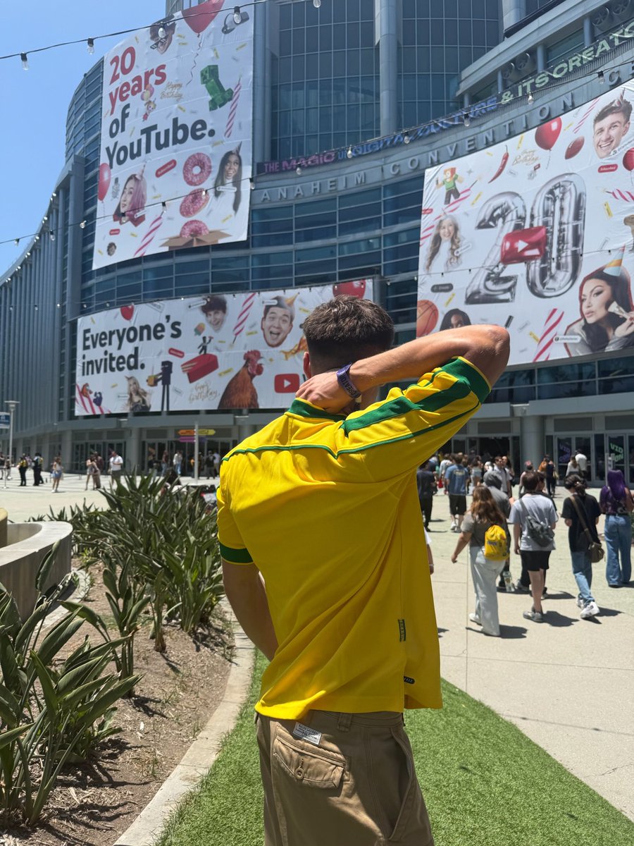 ChiefXDLIVE's tweet image. Got so many cool photos from vidcon shoutout to everybody I met