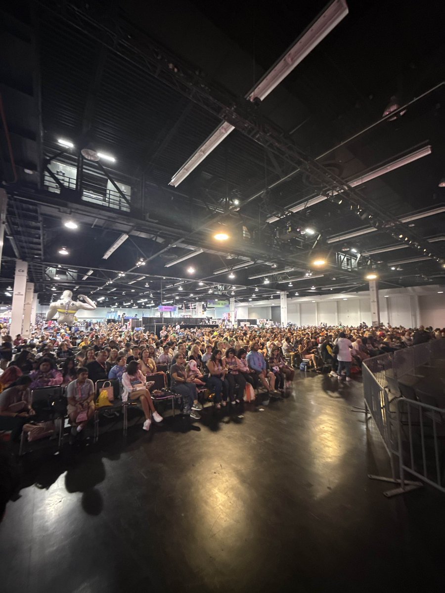 ChiefXDLIVE's tweet image. Got so many cool photos from vidcon shoutout to everybody I met