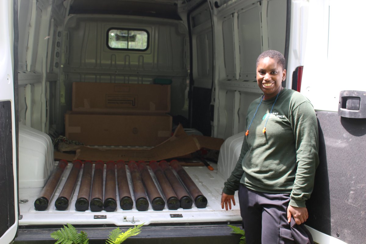 UMBS's tweet image. Christine Sprunger, a soil scientist from @michiganstateu, was not only our Summer Lecture Series speaker last week, her research team brought in a Geoprobe to gather deep soil core samples at the @UMich Biological Station as part of a study of soil carbon &amp;amp; nematode communities.
