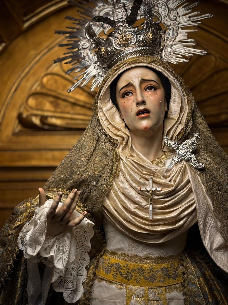 PasionDeSevilla's tweet photo. Sin duda, esta virgen tendría que ser patrimonio humano. 

IMPRESIONANTE. https://t.co/7EzSksrKlz
