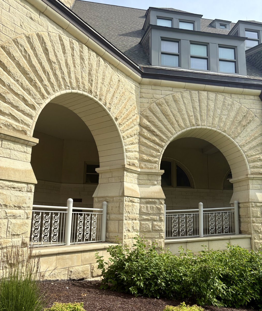 kstatelibraries's tweet photo. There's nothing better than summertime at Hale๐ป
#kstatelibraries #homesweethale #summerathale https://t.co/o4FasJZ5nN