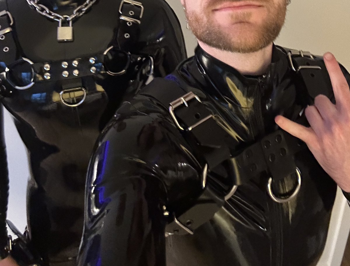 Latex Rocker / Rubberium tweet media