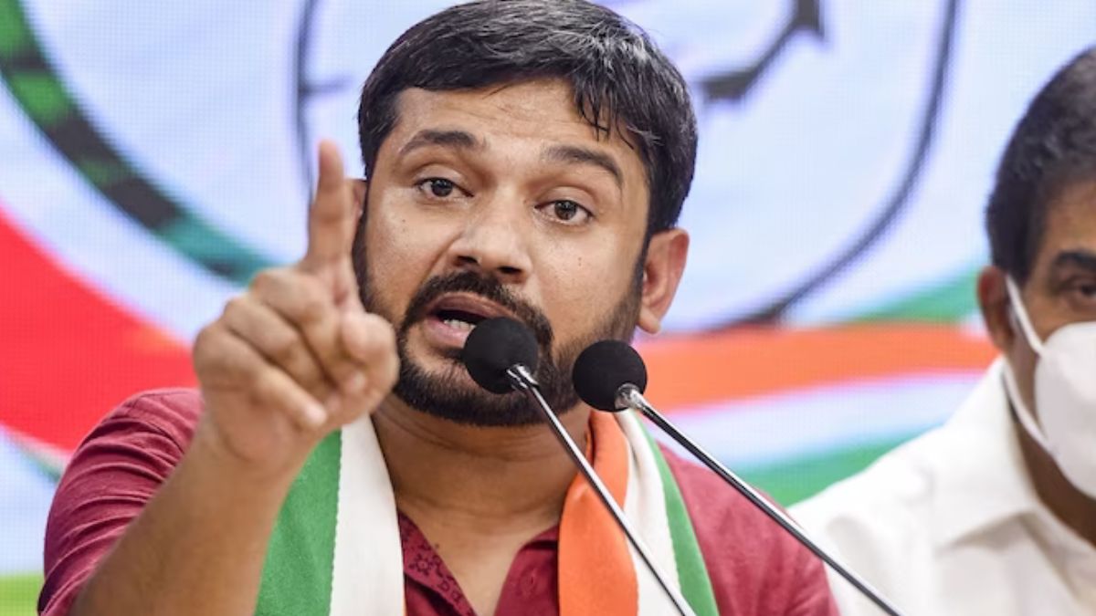 कन्हैया कुमार कहां है, किसी को पता भी है? 

कुछ दिन पहले बिहार में पलायन रोको,रोजगार दो,यात्रा पर आया था। शायद किसी ने उसे रोजगार दे दिया और वह खुद बिहार से पलायन कर गया। 
अपने रोजगार के चक्कर में फिर से बिहार के लोगों को बेवकूफ बनाकर भाग गया। 
कन्हैया कुमार को जब भी लगता है,