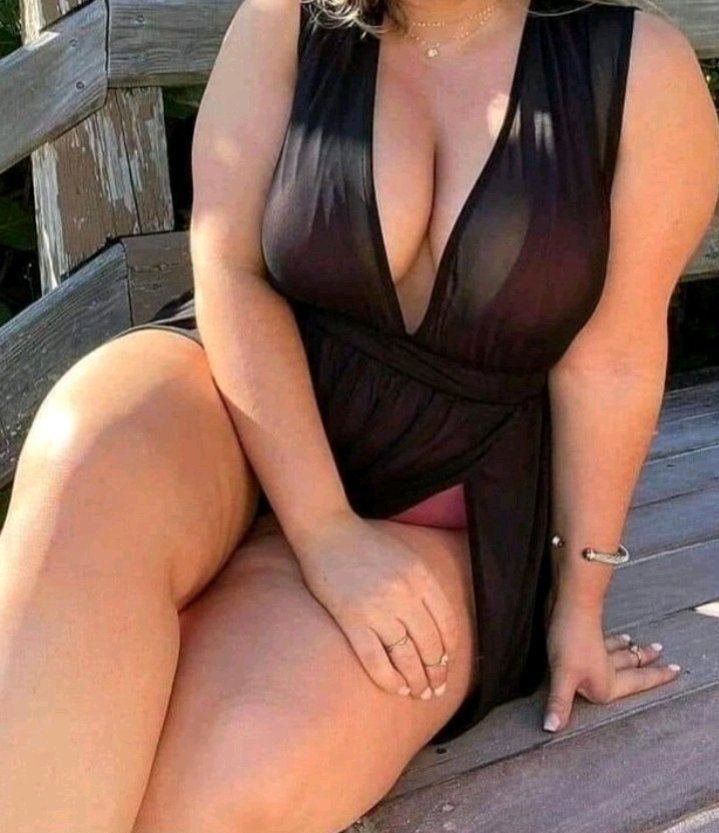 Haw can enjoy my body 
l am  searching for enjoying by  a romantic style 
Hugs, kisses, erotic massage... warm body to body massage... beautiful quiet moments that are enjoyable and exciting for both parties not only stupid sex same like animals