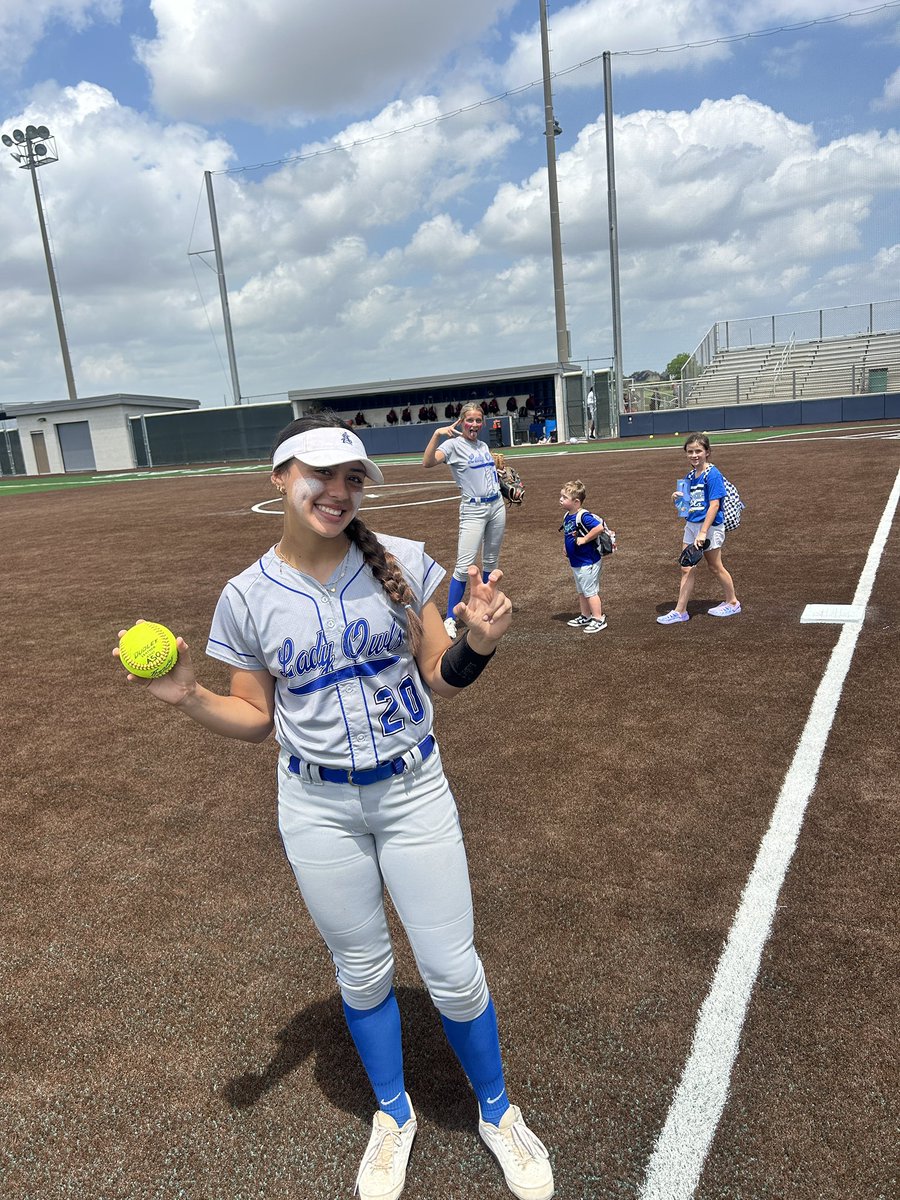Anderson Shiro π₯ (@asosoftball) on Twitter photo Big congrats to our 2 Lady Owls named to the Texas Sports Writer Associationβs All State Team.
Honorable Mention All State 3B
Jade Buchanan <a href="/Jade_Buchanan77/">Jade Buchanan</a>
Honorable Mention All State Utility
Leilani Tagudin <a href="/leilani_tagudin/">Leilani Tagudin</a>
#RecruitASO #OwlFamily Big congrats to our 2 Lady Owls named to the Texas Sports Writer Associationβs All State Team.
Honorable Mention All State 3B
Jade Buchanan <a href="/Jade_Buchanan77/">Jade Buchanan</a>
Honorable Mention All State Utility
Leilani Tagudin <a href="/leilani_tagudin/">Leilani Tagudin</a>
#RecruitASO #OwlFamily
