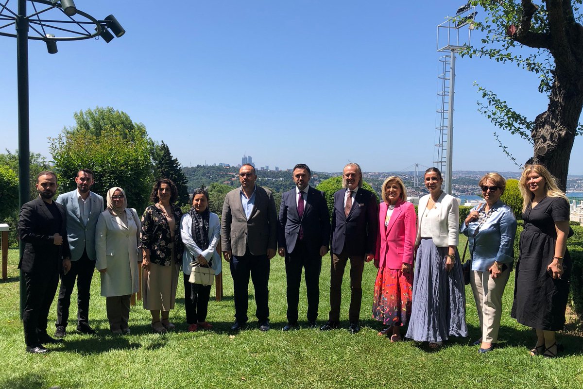 İstanbul Ticaret Odası ve TOBB İstanbul Kadın Girişimciler Kurulu işbirliğinde İstanbul'da hizmet veren 9 ayrı huzurevinin sakinleri Cemile Sultan Korusu’nda bir araya geldi.

Etkinliğe İTO Yönetim Kurulu Üyesi Münir Üstün, TOBB İKGK Başkanı Hatice Kal ve İstanbul Aile ve Sosyal