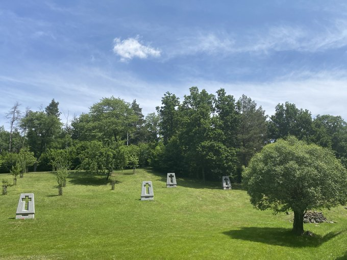 PavelMichek's tweet photo. Před 83 lety 24.6.1942 byly vypáleny Ležáky. "Ta druhá vesnice", se kterou bylo naloženo daleko krutěji, než s Lidicemi-zavražděny byly všichni obyvatelé-starší 15let ihned, děti později v pojízdných plynových komorách, krom 2 děvčat - NEZAPOMENEME! #lezaky #tadruhaves https://t.co/LCevAx2MmI