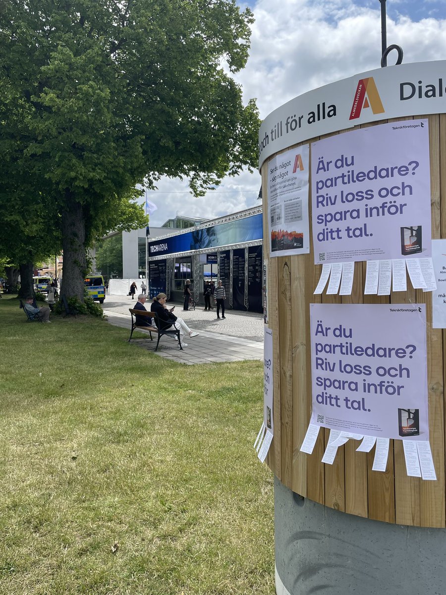 PerBraconier's tweet photo. Hej Jimmie Åkesson, hoppas du hittat inspiration till ditt partiledartal ikväll i fusklapparna som @teknikforetagen satt upp på affischplatserna i Visby, bland annat i själva Almedalsområdet. Du kan riva ur de elva viktiga punkterna kring hur vi framtidssäkrar tekniksveriges globala ledarskap.