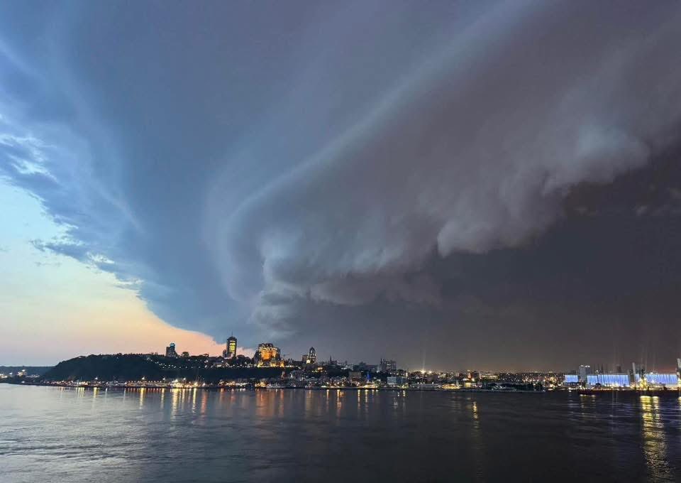 Québec vu de Lévis, le 23 juin, à la veille de l’orage!