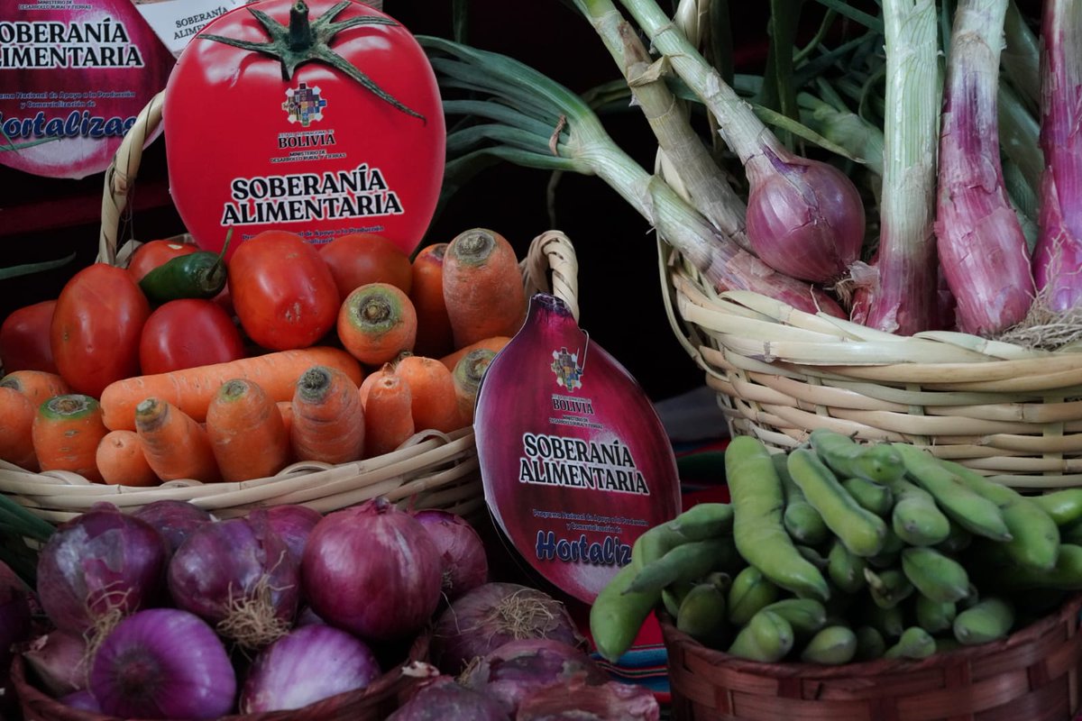 #Economía I 👌🍅🥩 Precios de alimentos vuelven a la normalidad y tienden a la baja paulatina en mercados tras bloqueo evista.
<a href="/MDRyTOficial/">Ministerio de Desarrollo Rural y Tierras</a> 
#NoticiasBolivia
#NoticiasABI
#LaPaz

➡️  acortar.link/sB8Vz8