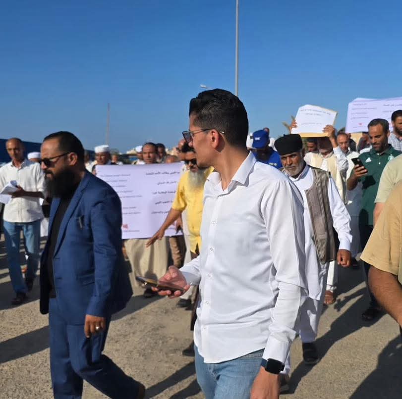 Benghazi606's tweet photo. مظاهرة أمام مقر البعثة الأممية في جنزور تطالب باسقاط حكومة الدبيبة و تشكيل حكومة موحدة تزامناً مع إحاطة المبعوثة تيتيه لمجلس الأمن. https://t.co/6W63m3NSC2