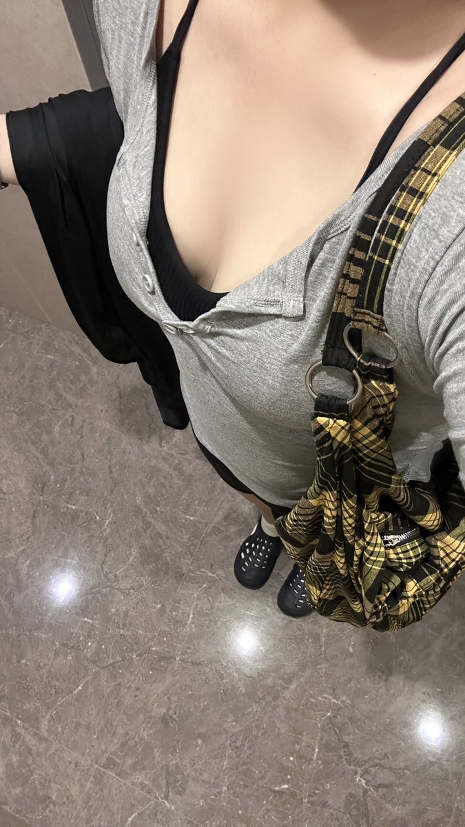 JaTo2749042's tweet photo. 去健身房刚出门就大暴雨几个意思 https://t.co/7bGq9WsZQR