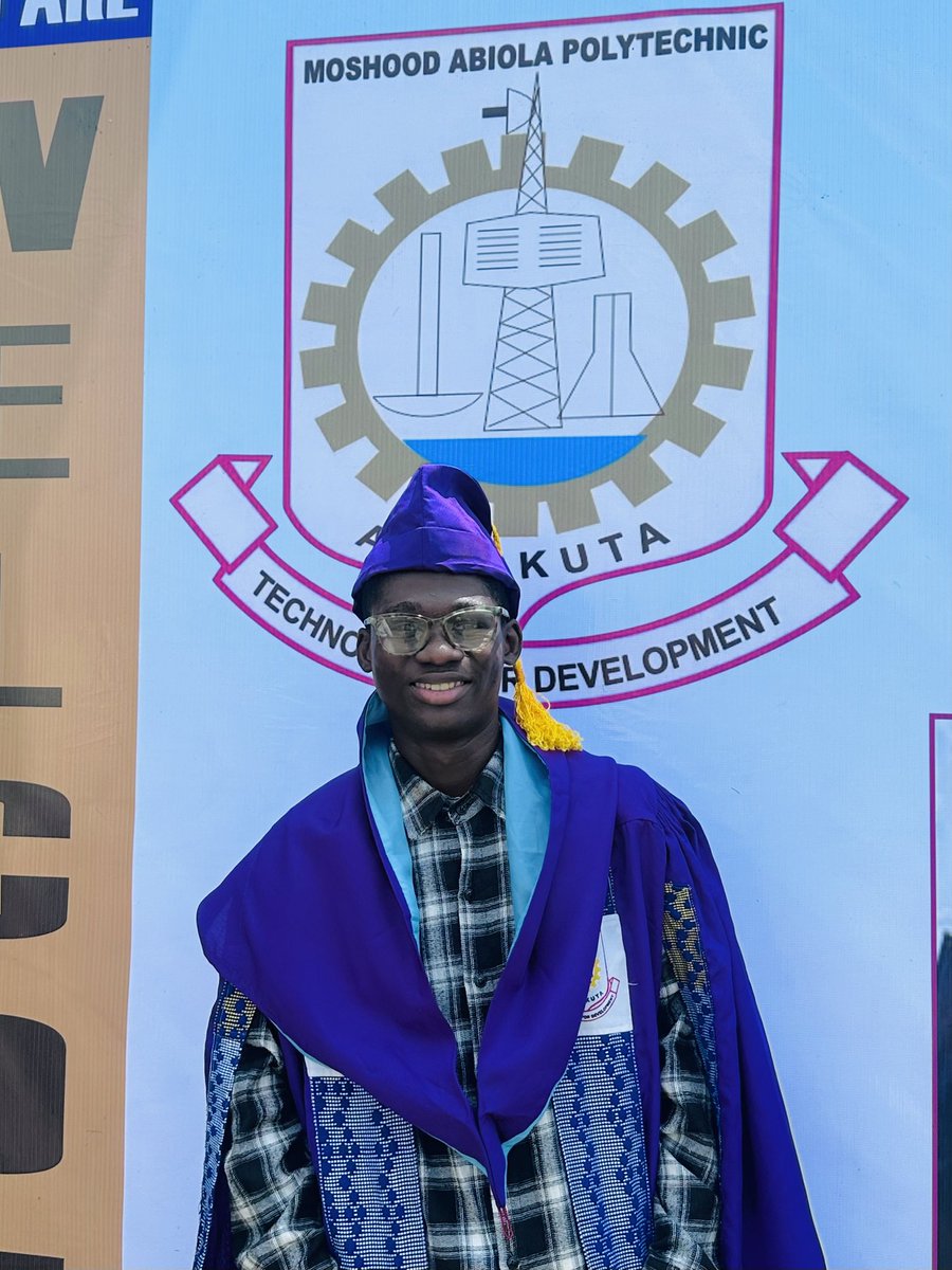 Hennywealth_ng's tweet image. 4.00 CGPA,BEST GRADUATING STUDENT IN MY DEPARTMENT..All these I didn't get 🥺but I survived and I got a degree🎓And honestly, that's all that matters - I made it through ! I'm Grateful 🙏 O'Lord

HAPPY CONVOCATION TO ME 🫂❤️🎓

#MadeInMapoly #MAPOLYConvocation