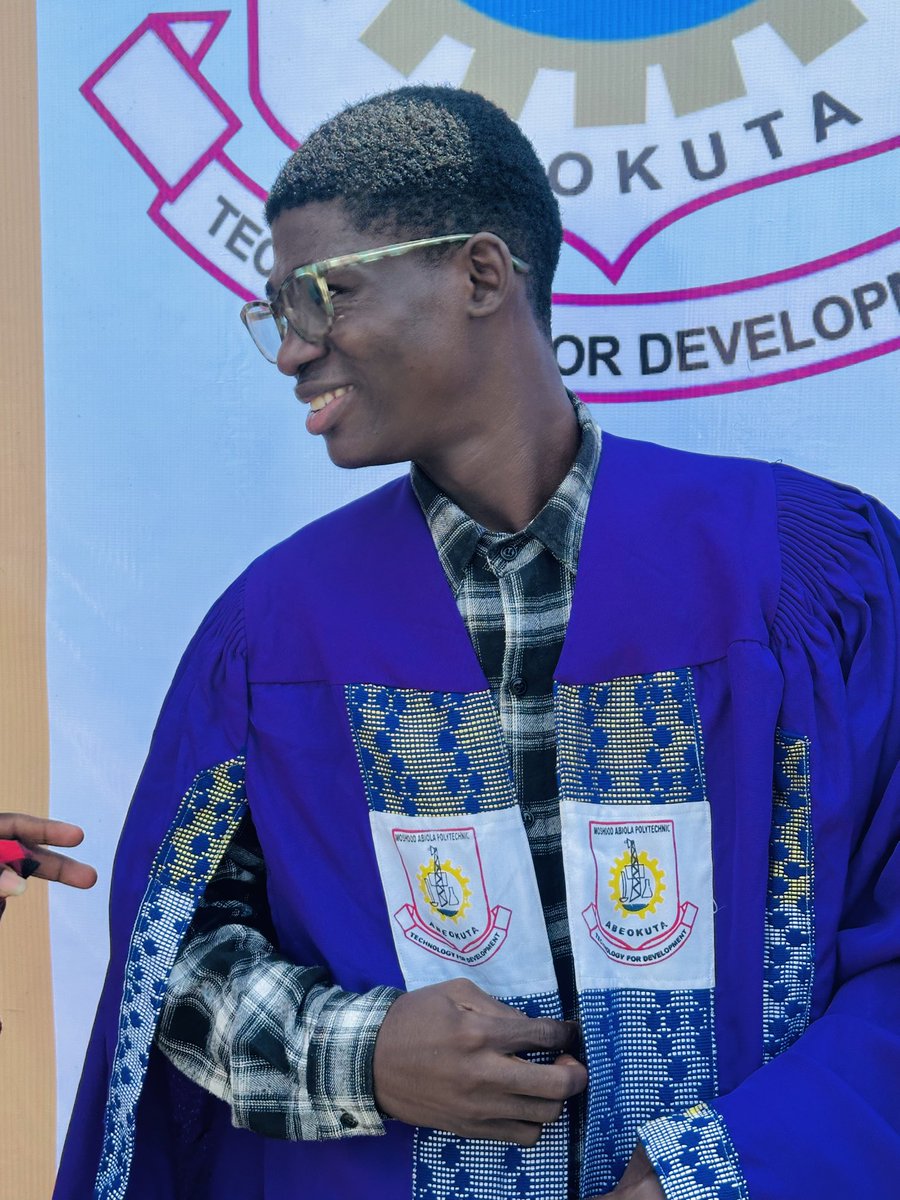 Hennywealth_ng's tweet image. 4.00 CGPA,BEST GRADUATING STUDENT IN MY DEPARTMENT..All these I didn't get 🥺but I survived and I got a degree🎓And honestly, that's all that matters - I made it through ! I'm Grateful 🙏 O'Lord

HAPPY CONVOCATION TO ME 🫂❤️🎓

#MadeInMapoly #MAPOLYConvocation