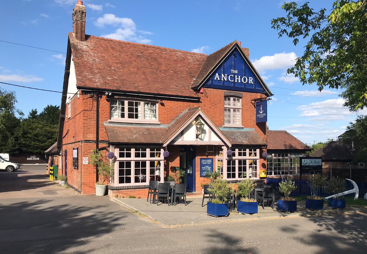 Rewarding helping residents at my latest face-to-face surgery. Parents shared concerns about the Council’s proposal to change entitlement to a free school bus from current catchment school to nearest.

It’s a bad idea &amp; I’m fighting it.

Thank you Tilsworth’s Anchor for hosting.