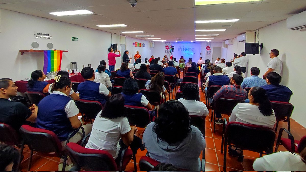 #EnVivo | Inicia el Conversatorio "Derechos Político - Electorales de las Personas LGBTTIQ+ 🏳️‍🌈".

Nos acompañan en el panel diversas personalidades pertenecientes a la población LGBT+.

Sigue la transmisión en: youtube.com/watch?v=bRqAwC…