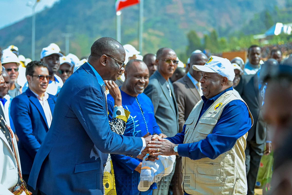 IntumwaNews's tweet image. #Burundi : Inauguration de la centrale Jiji-Mulembwe, cap vers l'autosuffisance énergétique.

Ce mardi 24 juin 2025 marque une avancée décisive pour le Burundi. L’entrée en service de la centrale hydroélectrique de Jiji-Mulembwe, dans la commune #Matana (province de #Burunga),