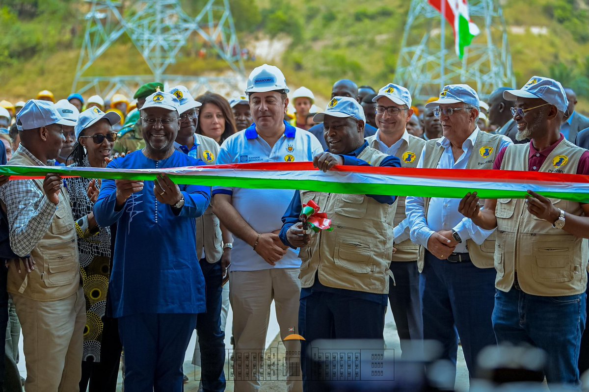IntumwaNews's tweet image. #Burundi : Inauguration de la centrale Jiji-Mulembwe, cap vers l'autosuffisance énergétique.

Ce mardi 24 juin 2025 marque une avancée décisive pour le Burundi. L’entrée en service de la centrale hydroélectrique de Jiji-Mulembwe, dans la commune #Matana (province de #Burunga),
