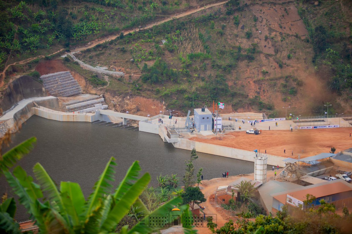 IntumwaNews's tweet image. #Burundi : Inauguration de la centrale Jiji-Mulembwe, cap vers l'autosuffisance énergétique.

Ce mardi 24 juin 2025 marque une avancée décisive pour le Burundi. L’entrée en service de la centrale hydroélectrique de Jiji-Mulembwe, dans la commune #Matana (province de #Burunga),